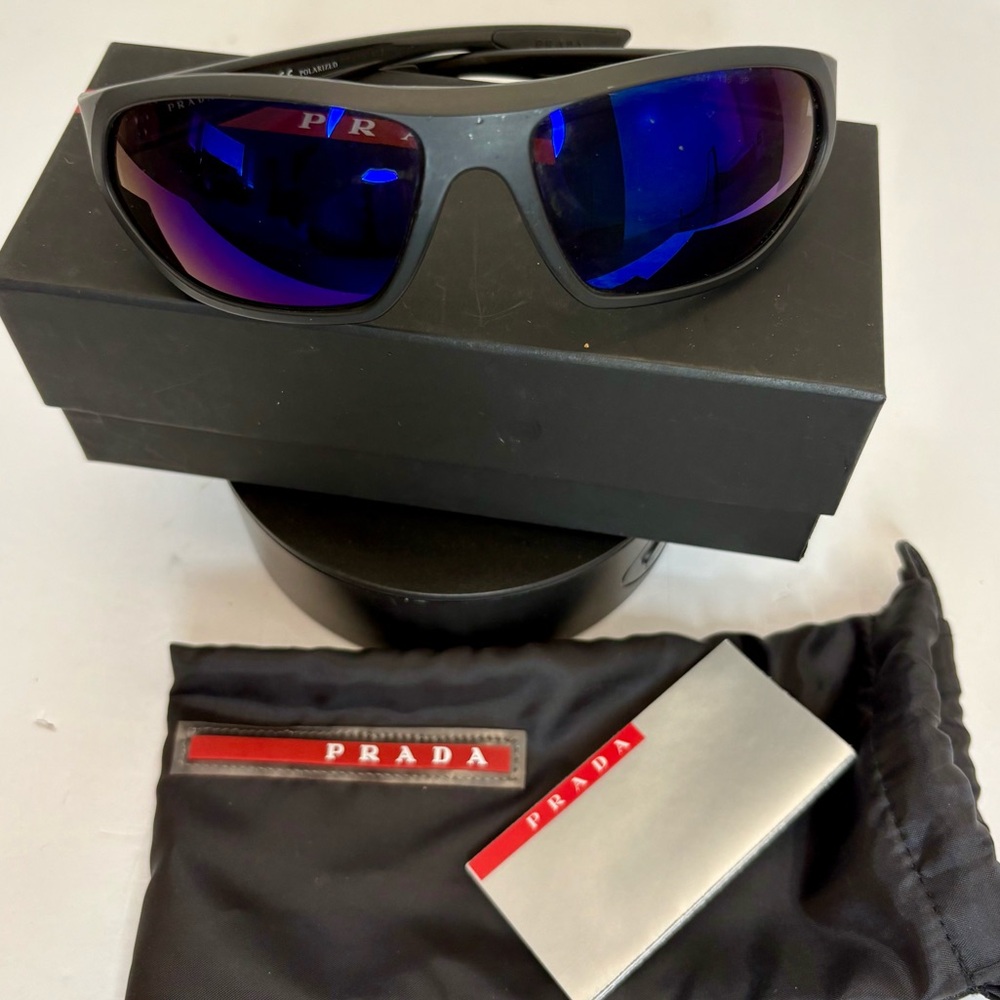 Prada sunglasses ~ Full inclusion